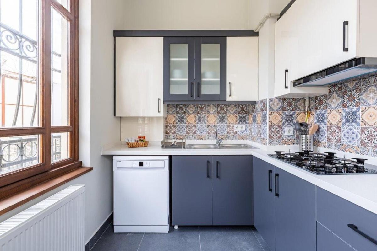 Daire Bright Beautiful New Galata Port Balcony Gem! #260 *