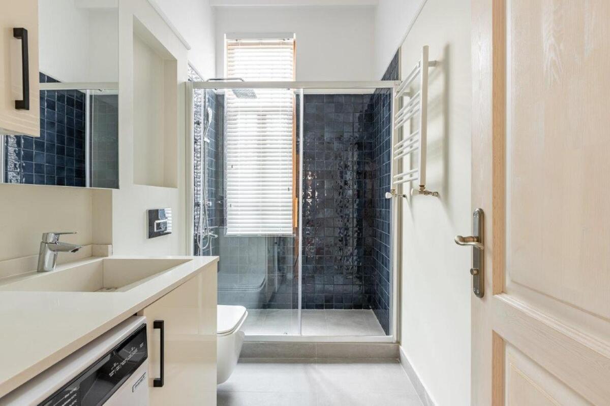 Apartment Bright Beautiful New Galata Port Balcony Gem! #260 Istanbul